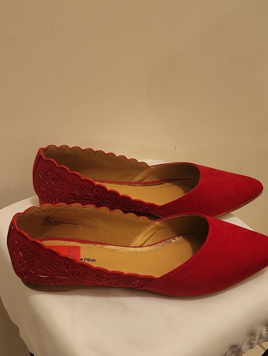 Shoes - Red Pointed Scalloped Laser-Cut Flats